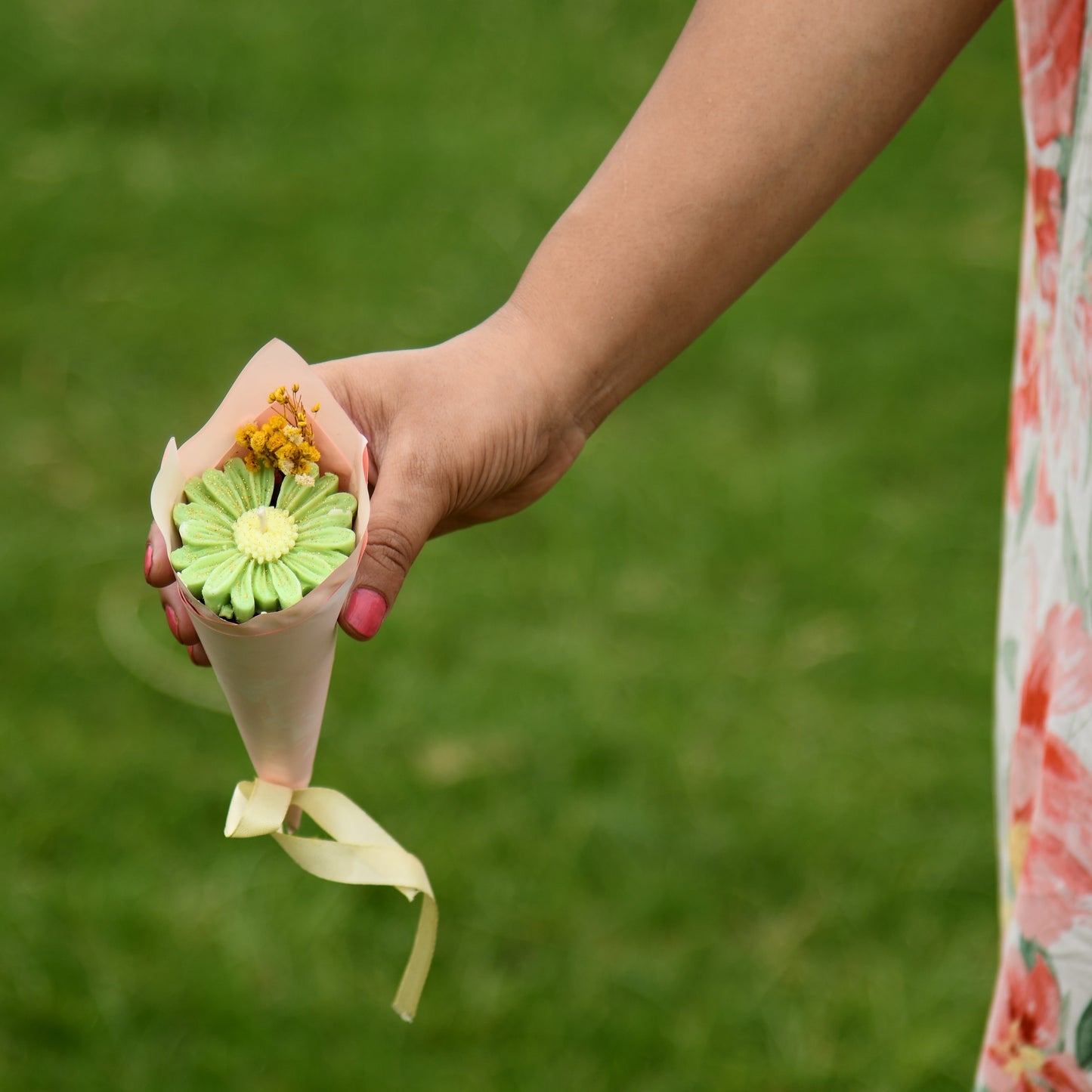 Scented Candle Daisy Bouquet | Green