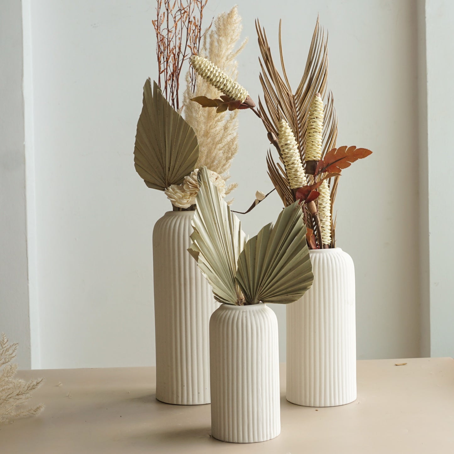 White Ribbed Vases With Dried Leaves Combo