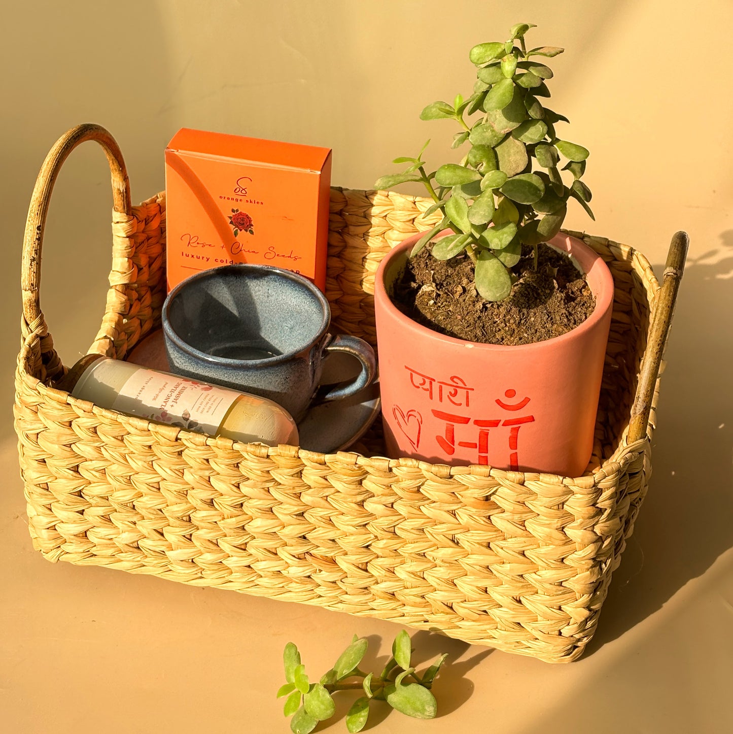 Make Her Smile Gift Hamper | Version 01