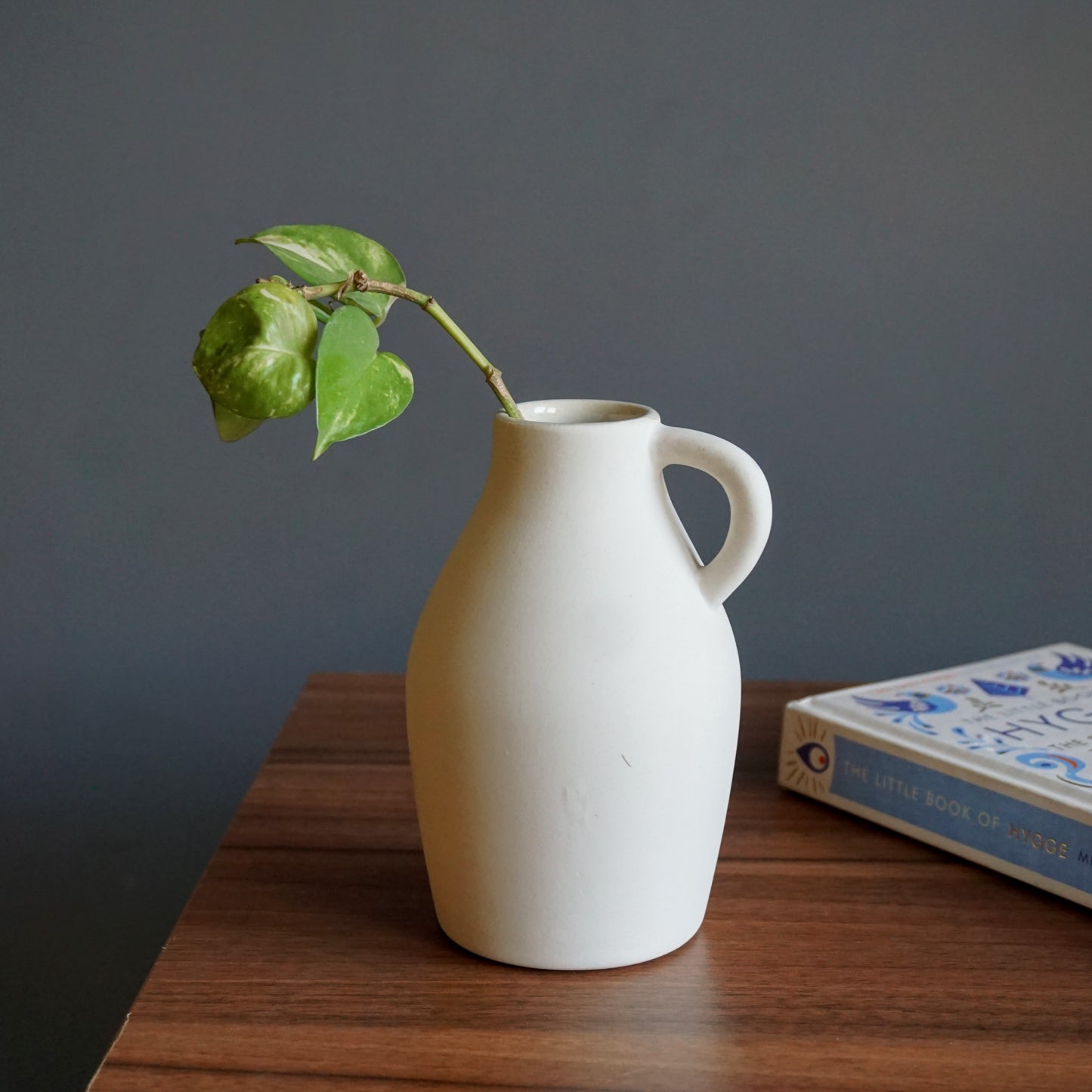 Chic Minimal Vase (White)